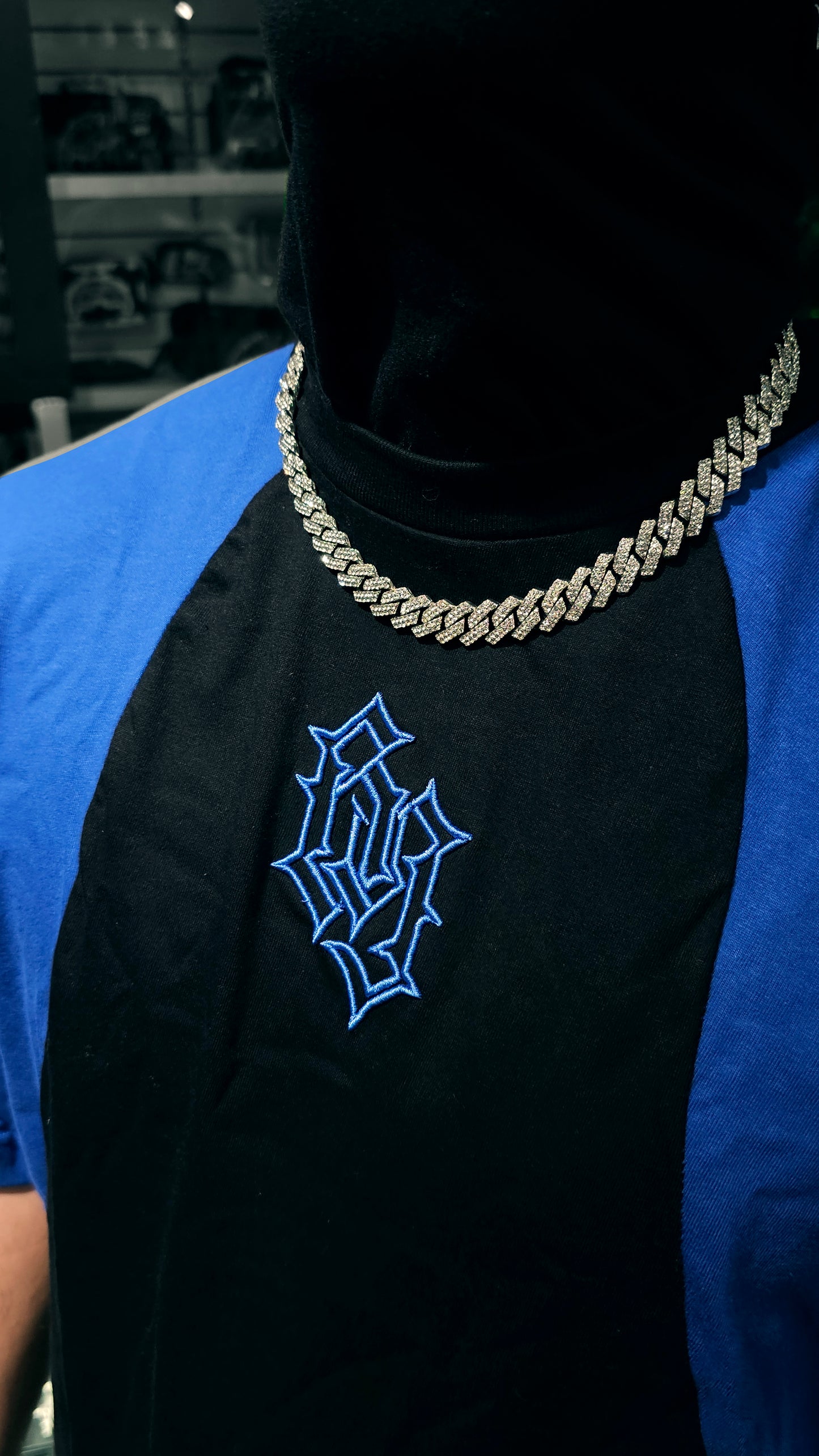 Remera BANALLY Combinada - Azul y Negro
