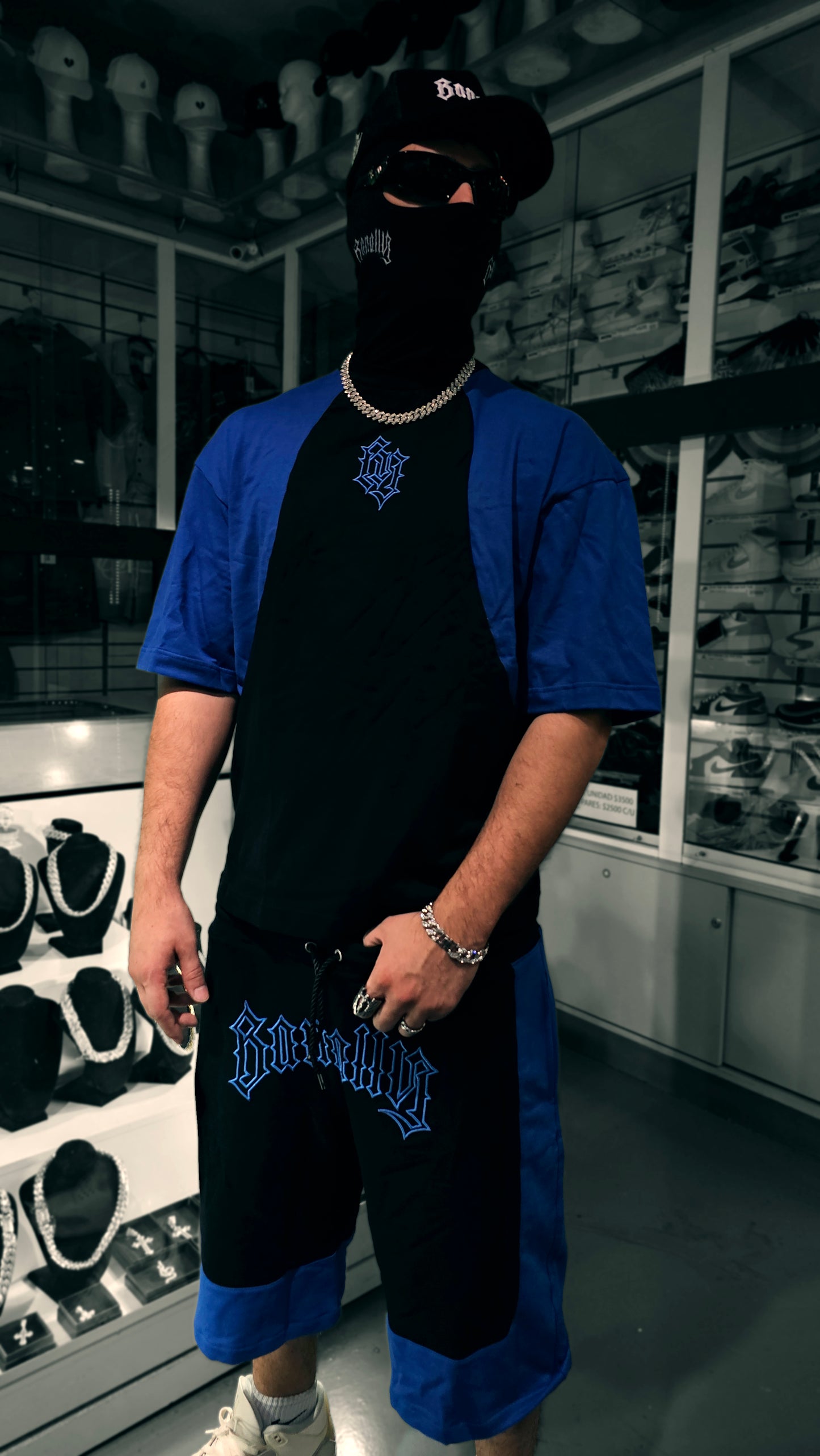 Remera BANALLY Combinada - Azul y Negro
